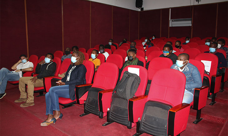 Público numa sessão de cinema